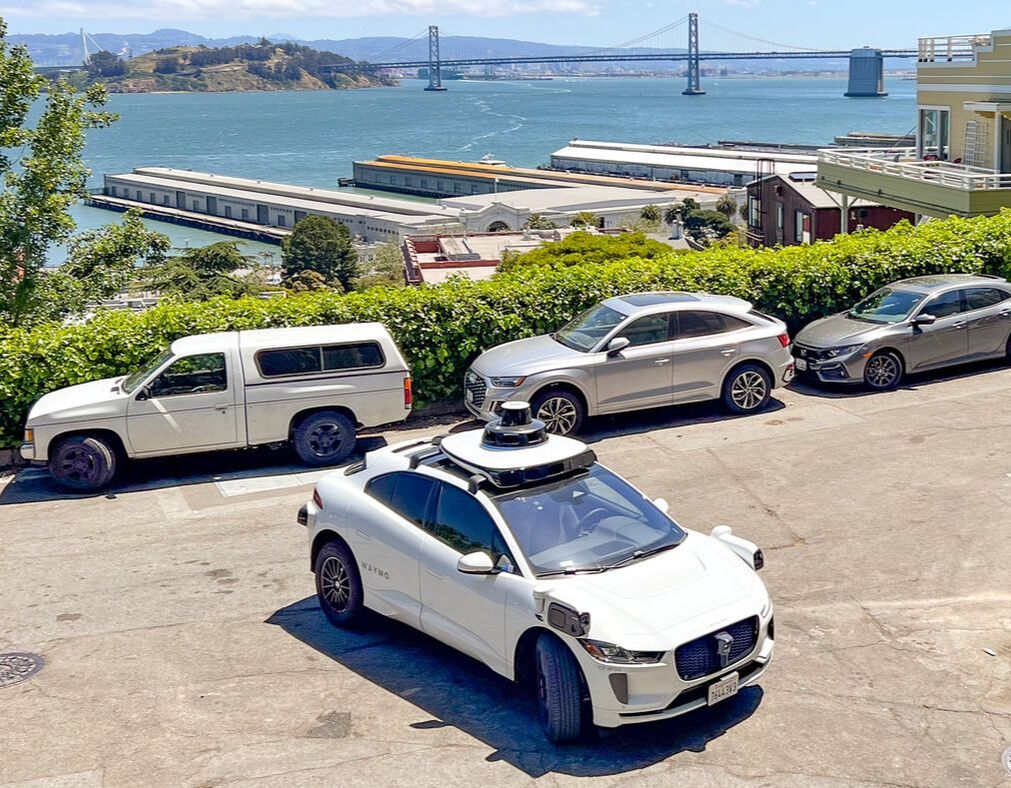 Waymo driverless taxi's meltdown on Telegraph Hill SF / Out to Lunch in Cheap & Cheerful San Francisco / Karen McCann / EnjoyLivingAbroad.com