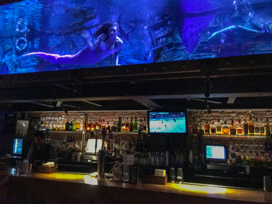 Sacramento's Mermaid Dive Bar / Karen McCann / EnjoyLivingAbroad.com
