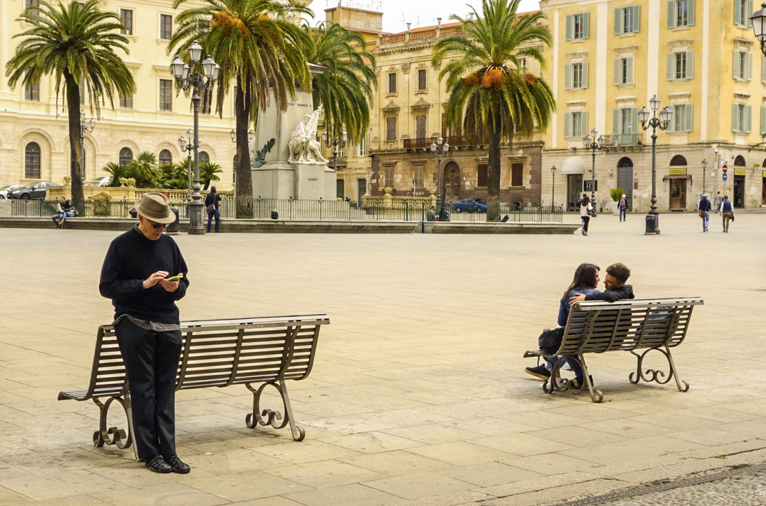 Texting in Tourist-Free Sardinia, Italy | EnjoyLivingAbroad.com