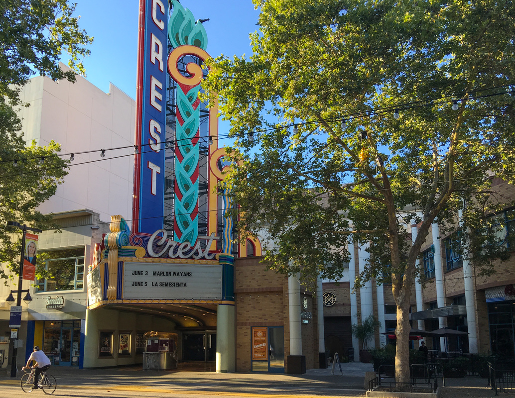 Sacramento's Haunted Crest Theater / Karen McCann / EnjoyLivingAbroad.com
