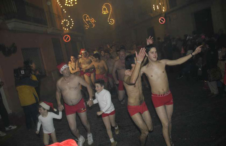 Red underwear run / La Font de la Figuera / New Year's Eve 2020 / Get Luckier in 2021 / Karen McCann / enjoylivingabroad.com
