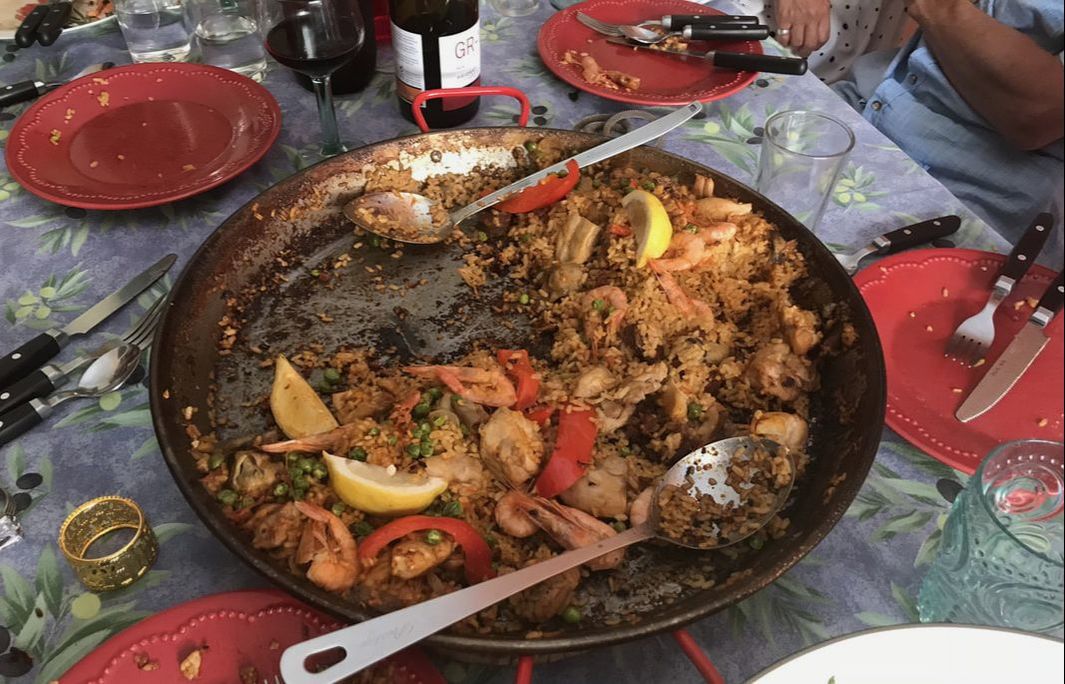 Aftermath of the Feast / How to Make Perfect Paella / Spanish cooking / Seville / Karen McCann / EnjoyLiivingAbroad.com