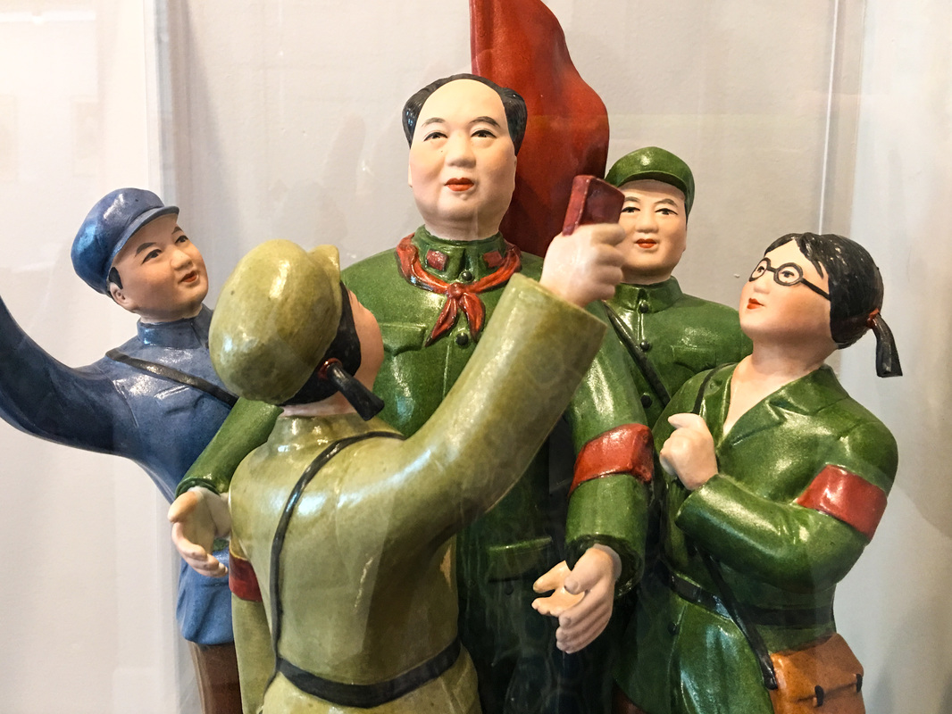 Mao Surrounded by Adoring Red Guards / Museum of International Propaganda / Karen McCann / EnjoyLivingAbroad.com